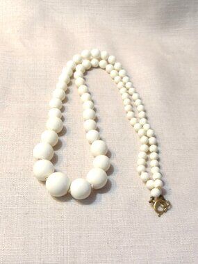 Clean, Neat, Simple *** 11.5 in Bead NECKLACE ***